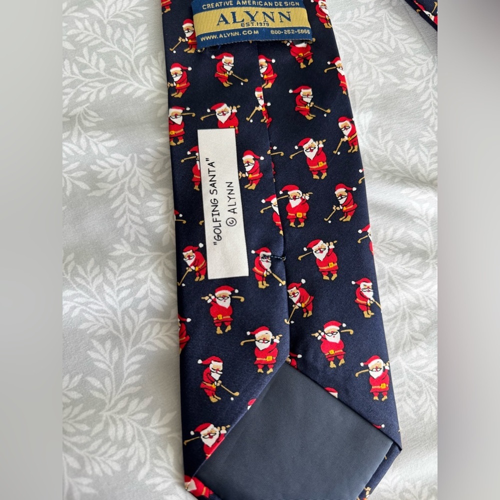 Golfing Santa By Alynn Men’s Tie. NWOT - Picture 3 of 6